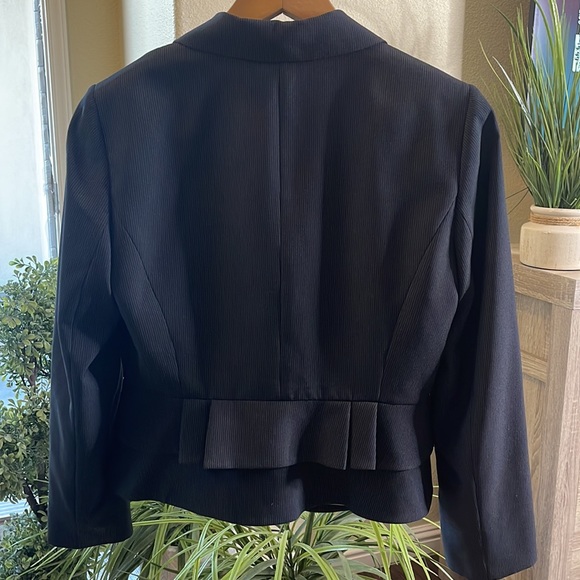 TAHARI BLACK BLAZER SiZE 8P - Picture 13 of 14